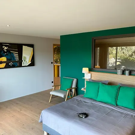 With Private Pool And Golf Near Bonifacio