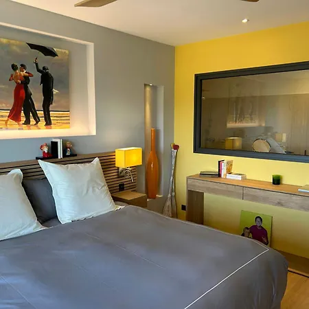 With Private Pool And Golf Near Bonifacio Сasa de vacaciones