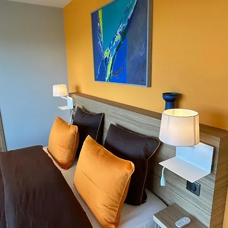 펜션 With Private Pool And Golf Near Bonifacio