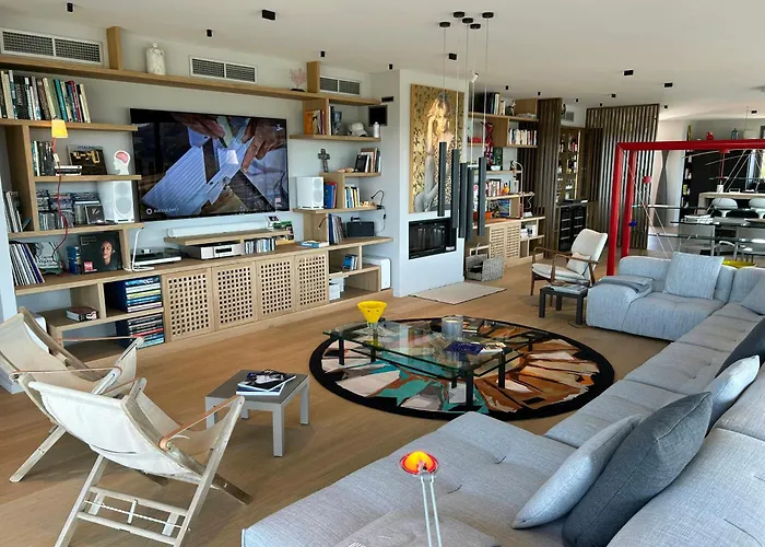 With Private Pool And Golf Near Bonifacio 度假居