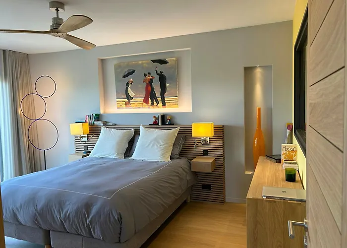 With Private Pool And Golf Near Bonifacio 度假居