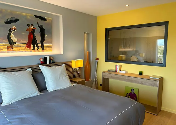 With Private Pool And Golf Near Bonifacio 度假居