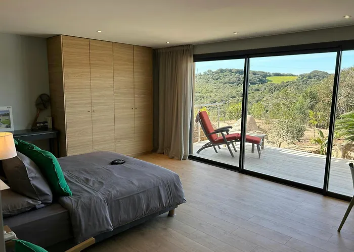 With Private Pool And Golf Near Bonifacio Feriehus