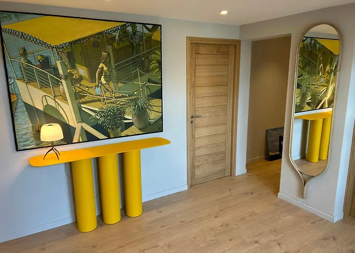 With Private Pool And Golf Near Bonifacio 度假居 *