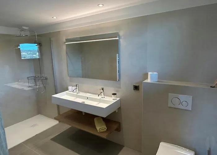 With Private Pool And Golf Near Bonifacio * La Crociata