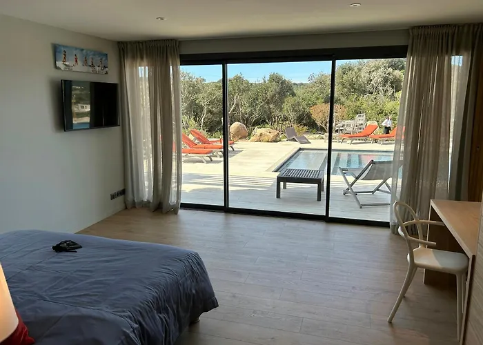 With Private Pool And Golf Near Bonifacio Feriehus