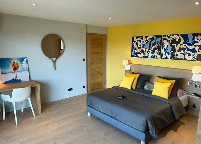 With Private Pool And Golf Near Bonifacio * La Crociata